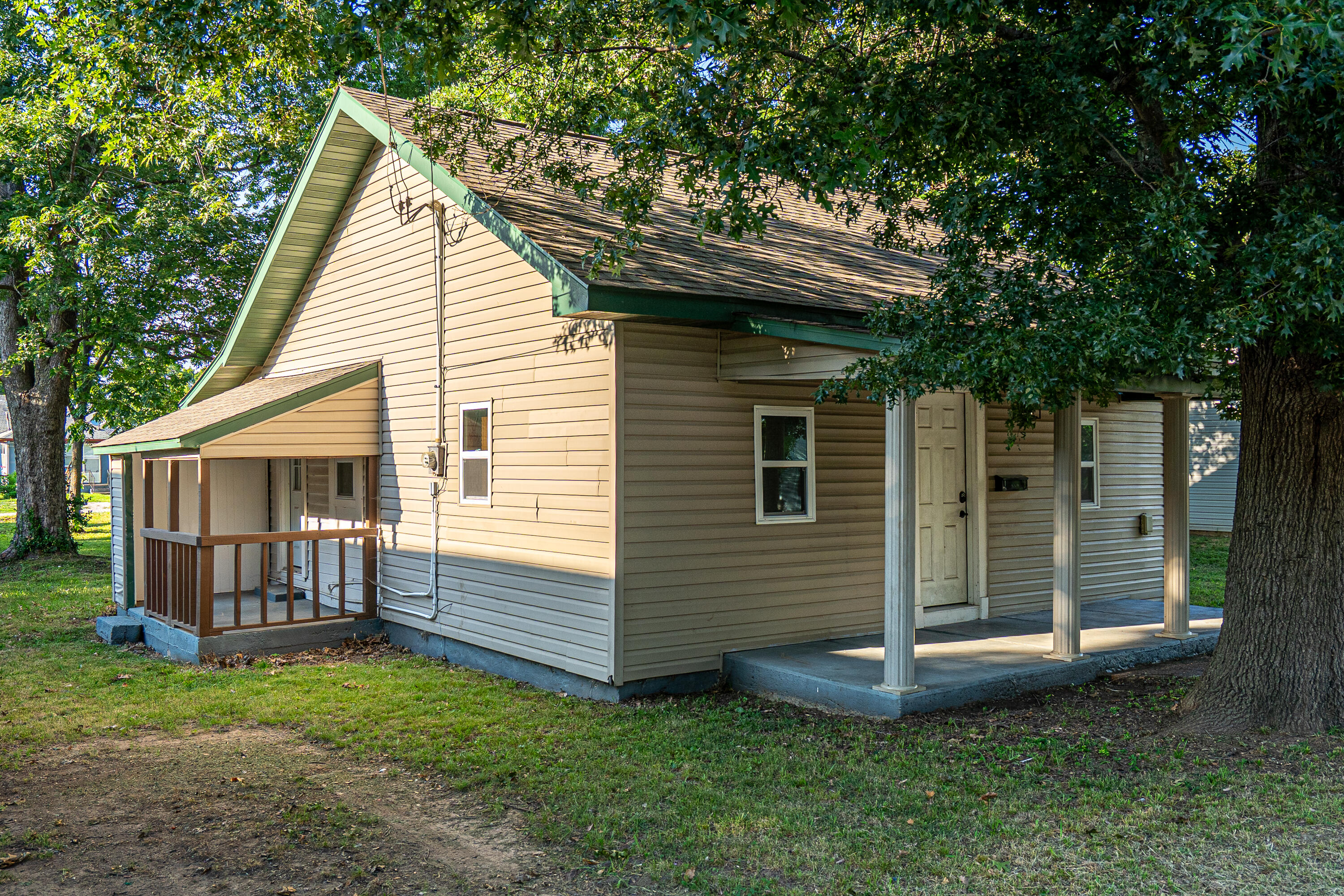 1009 W Cass Avenue