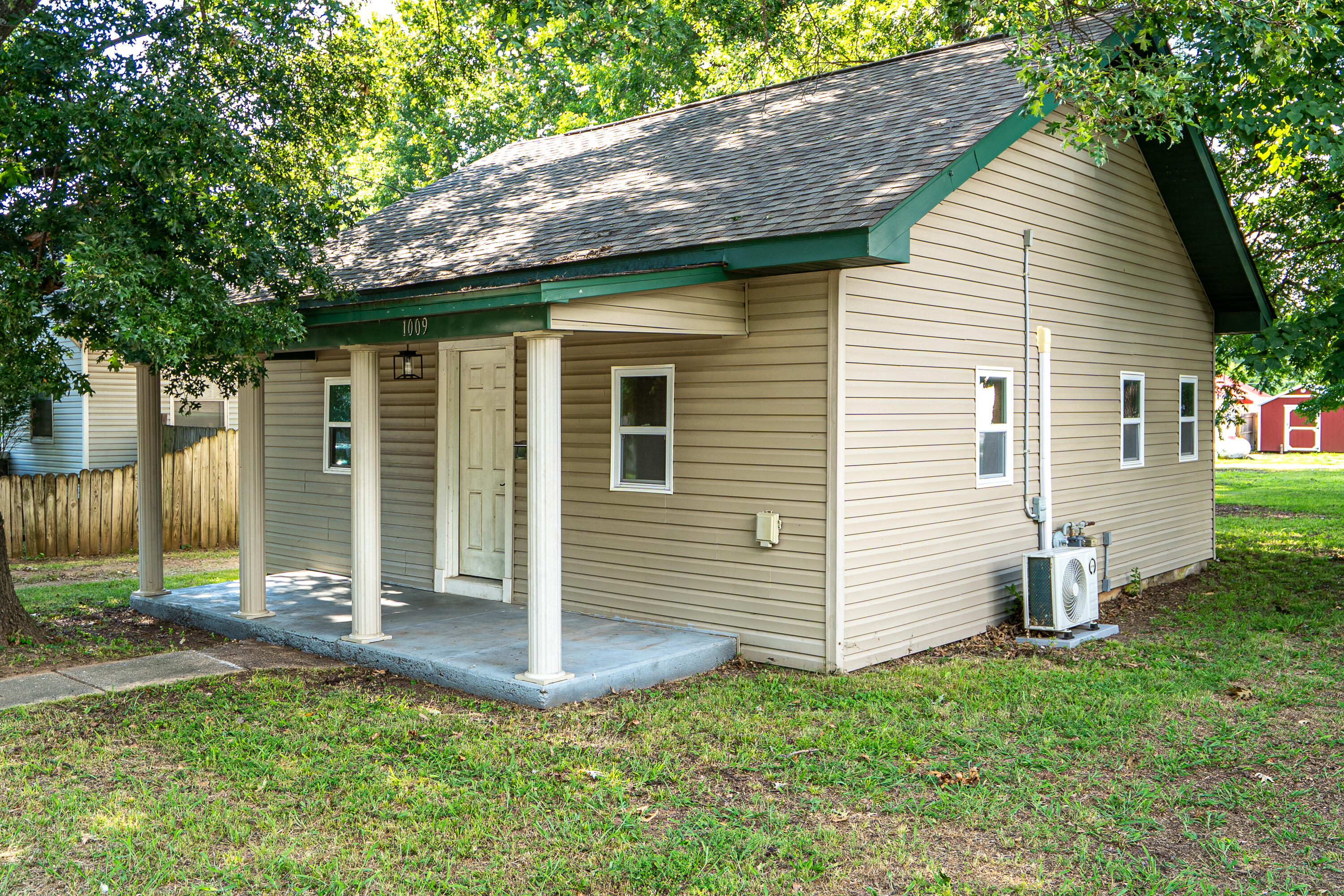 1009 W Cass Avenue