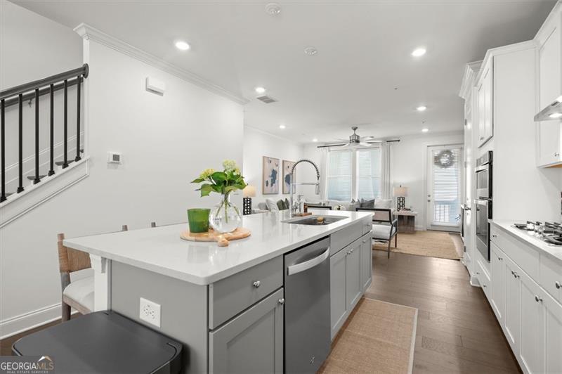 6524 BEACON