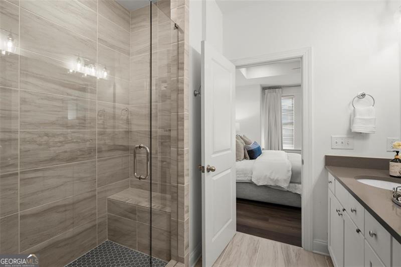 6524 BEACON