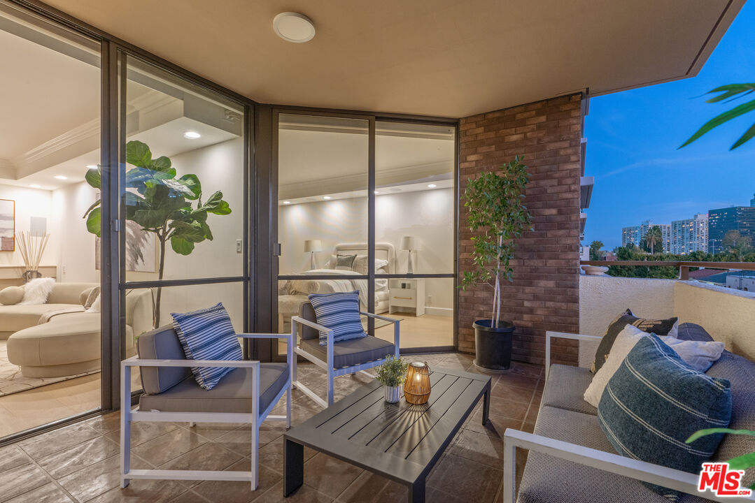 211 S Spalding Dr Unit: 205N