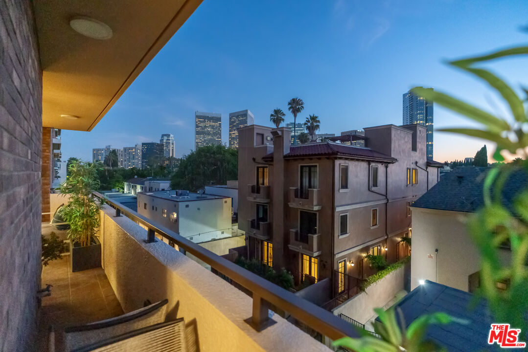 211 S Spalding Dr Unit: 205N