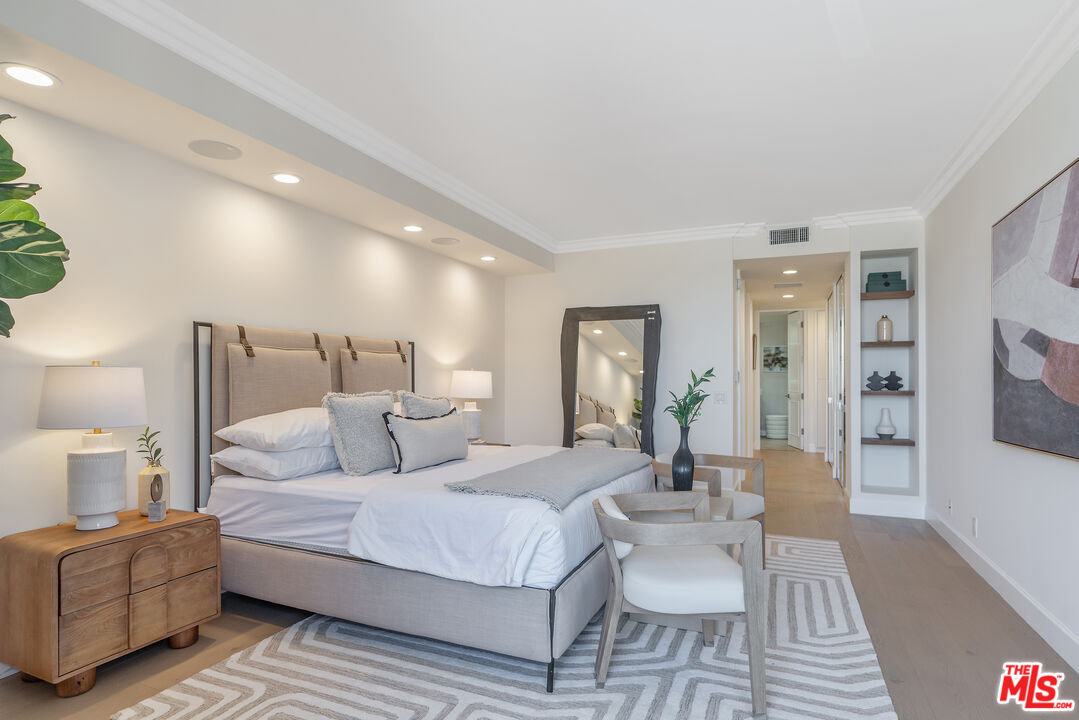 211 S Spalding Dr Unit: 205N