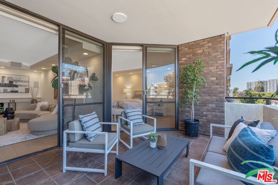 211 S Spalding Dr Unit: 205N