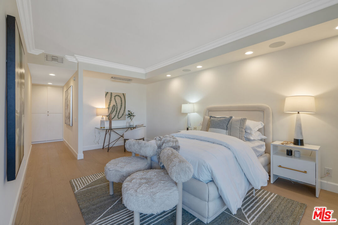 211 S Spalding Dr Unit: 205N