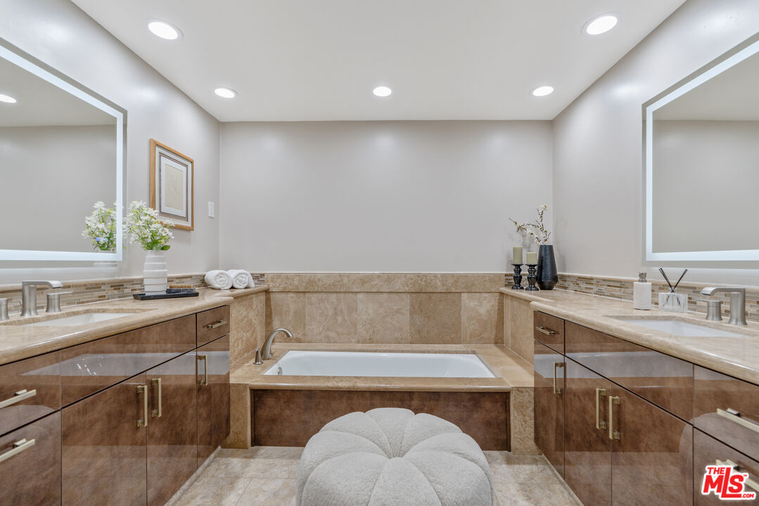 211 S Spalding Dr Unit: 205N