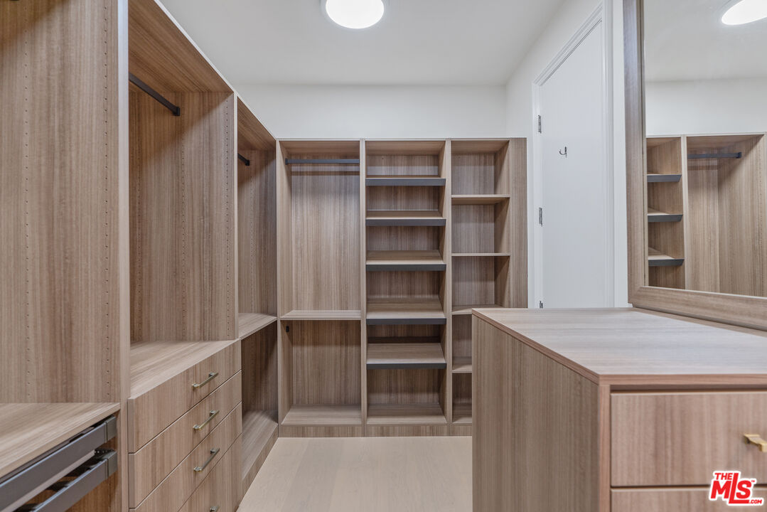 211 S Spalding Dr Unit: 205N