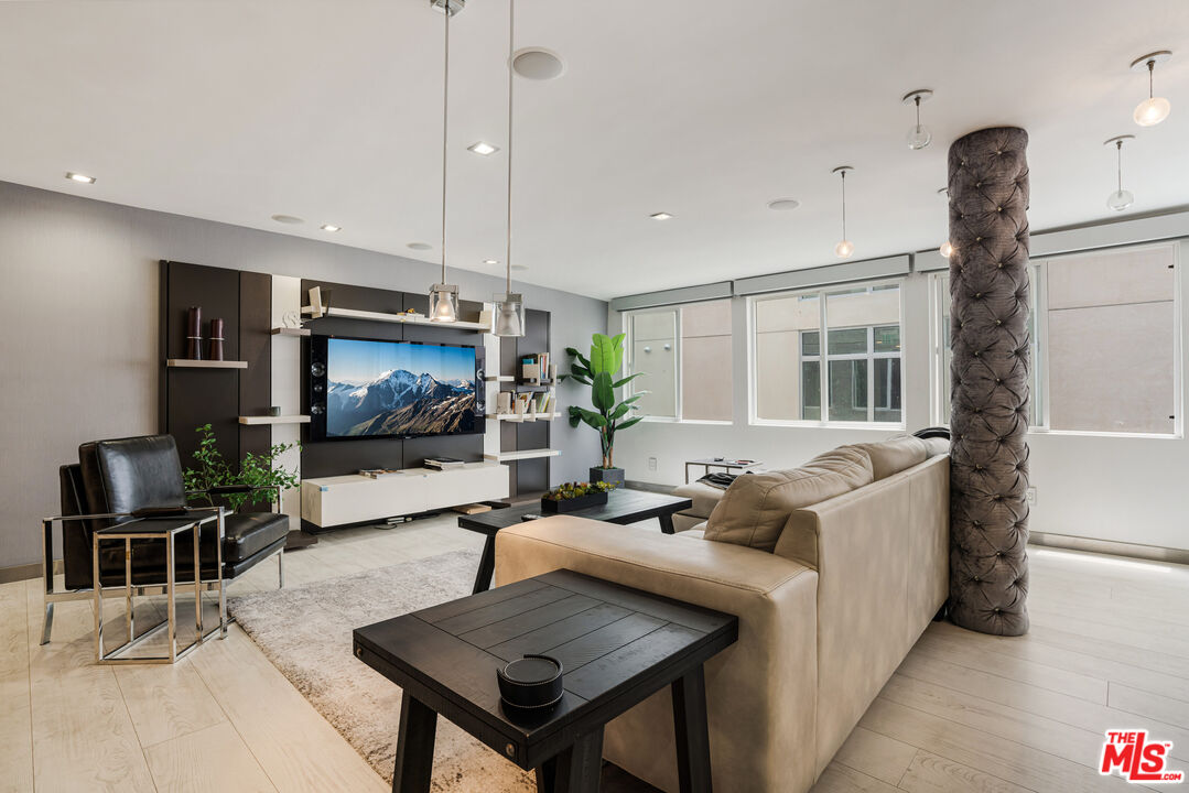 262 N Crescent Dr Unit: 2 E