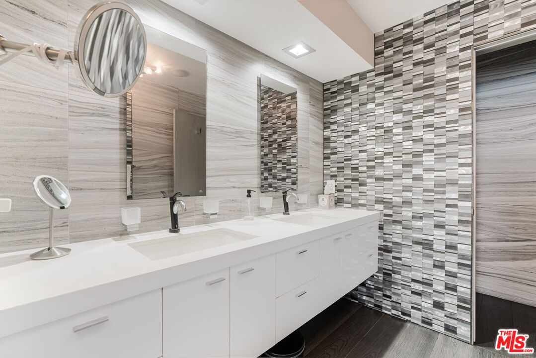 262 N Crescent Dr Unit: 2 E