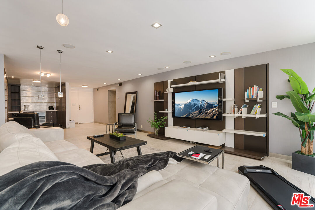 262 N Crescent Dr Unit: 2 E