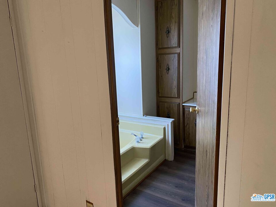 18555 Roberts Rd Unit: 20