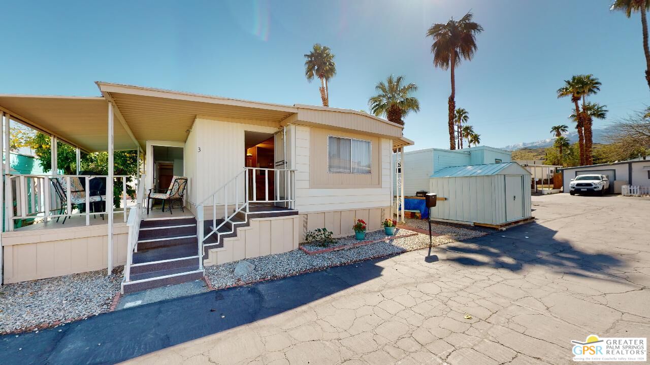 3 Coolidge Dr