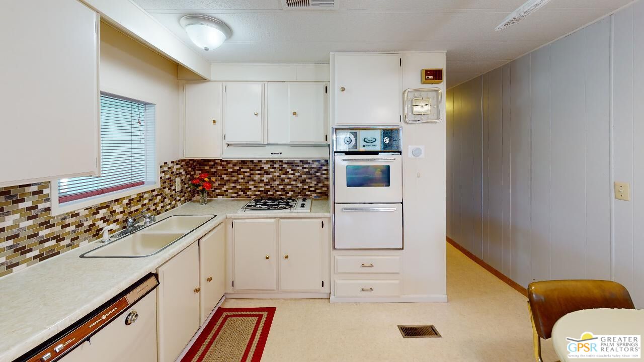 3 Coolidge Dr