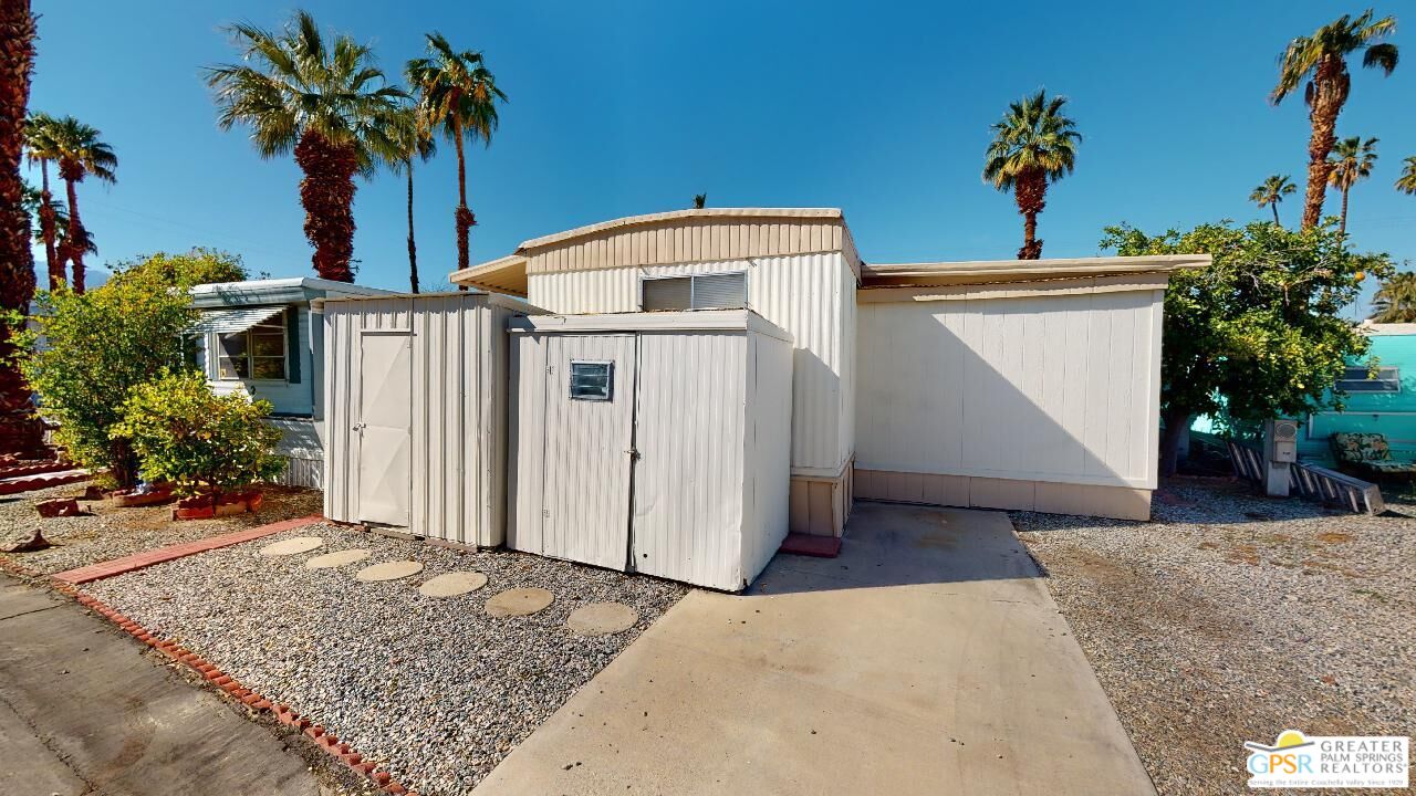 3 Coolidge Dr