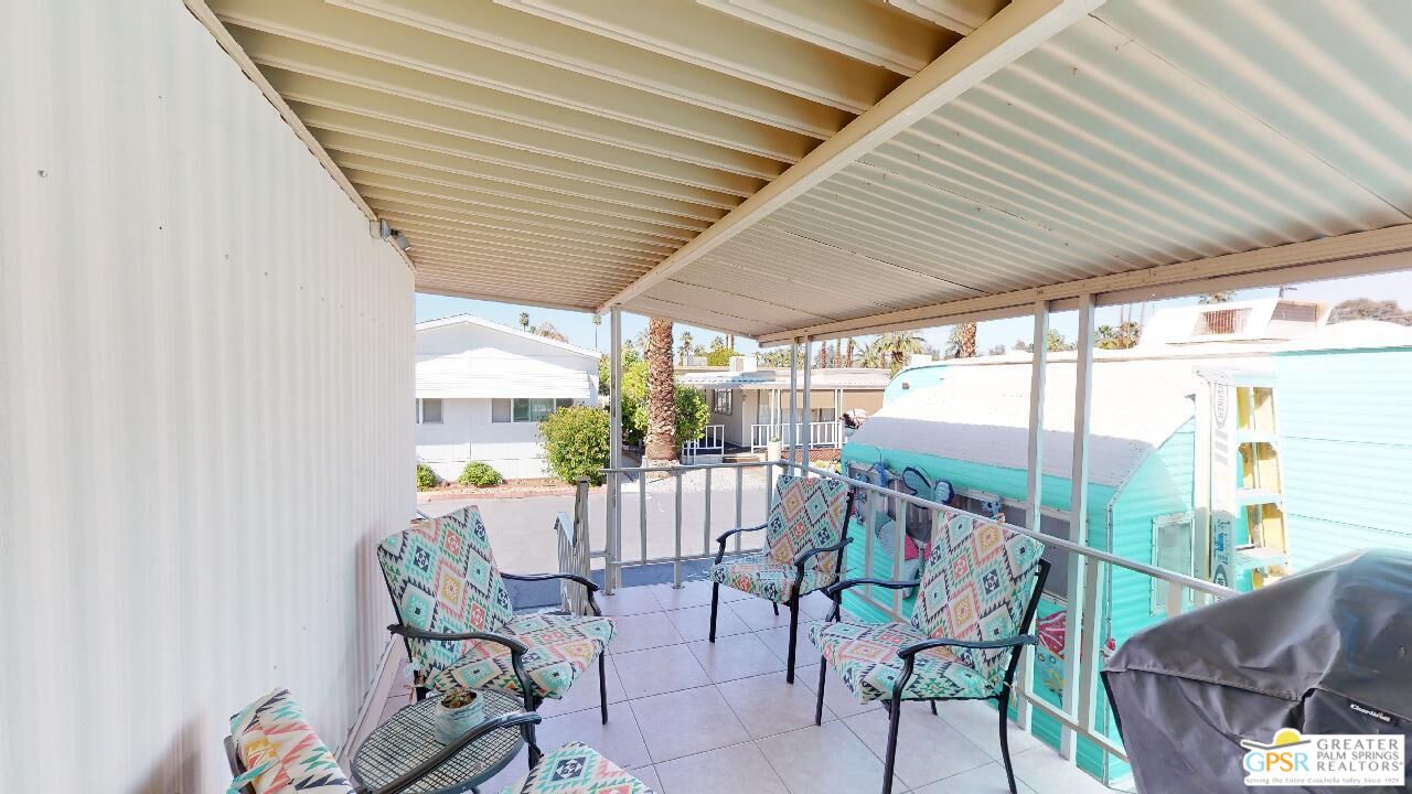 3 Coolidge Dr