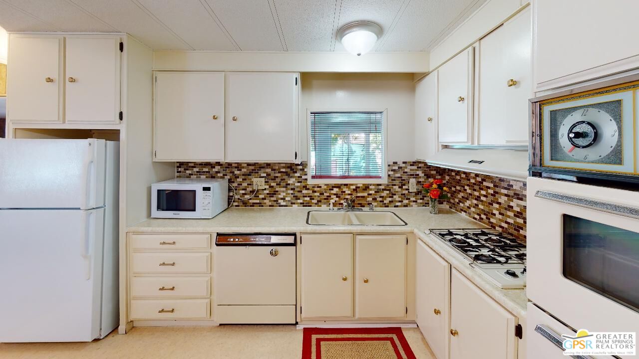 3 Coolidge Dr