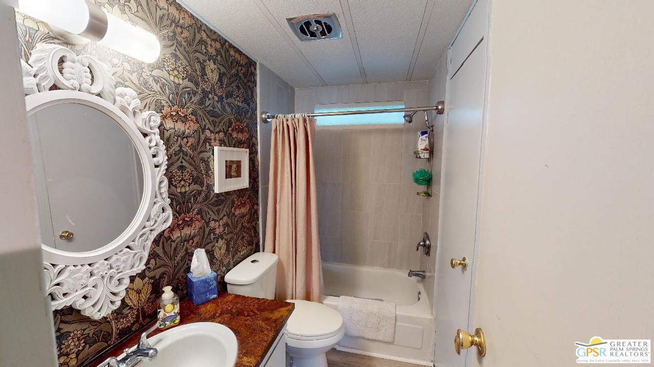 246 Laredo Dr