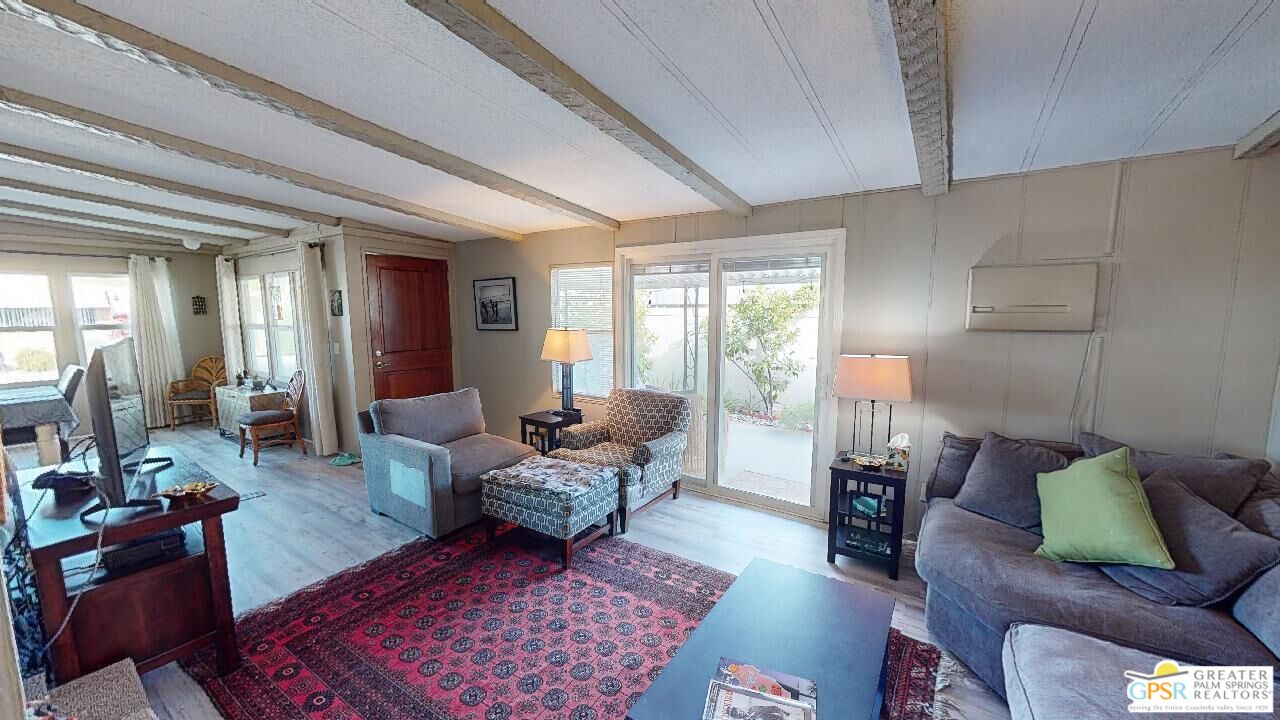 246 Laredo Dr