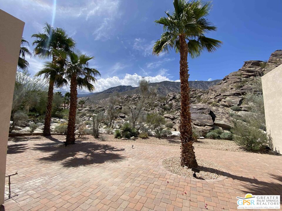 2869 La Cadena Ct