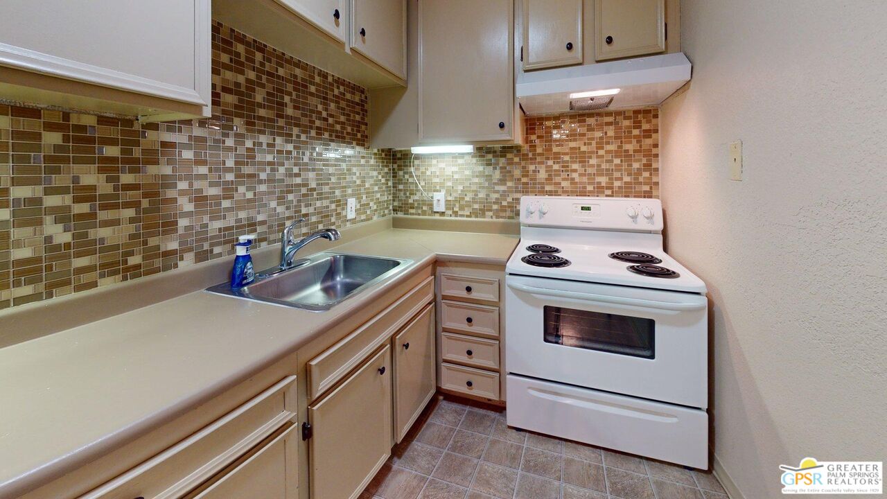 2857 N Los Felices Rd Unit: 210