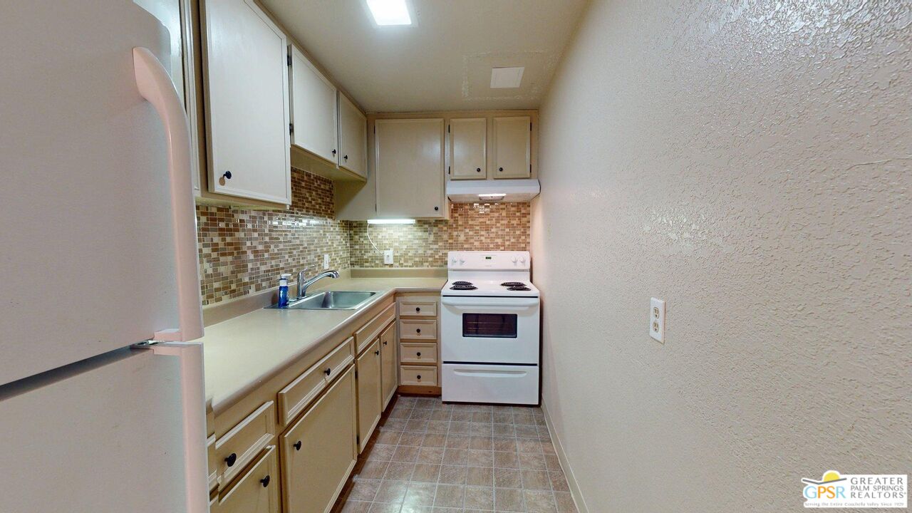 2857 N Los Felices Rd Unit: 210