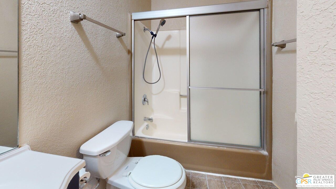 2857 N Los Felices Rd Unit: 210