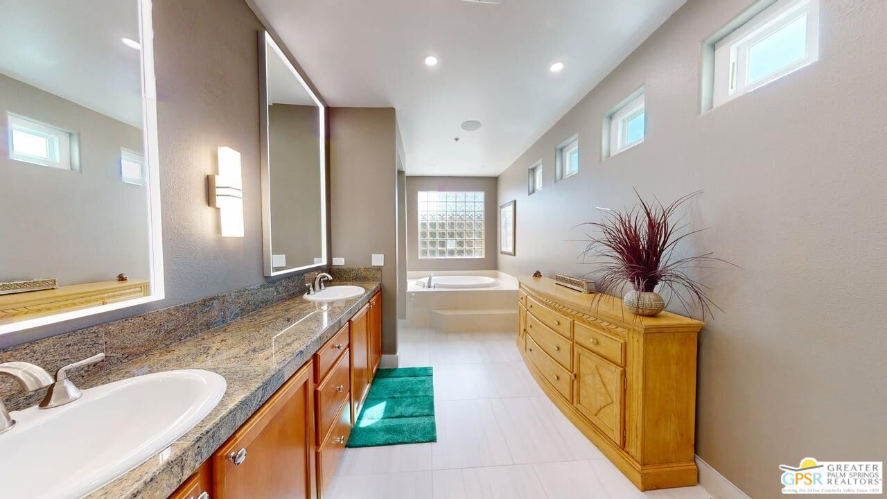 2866 La Cadena Ct