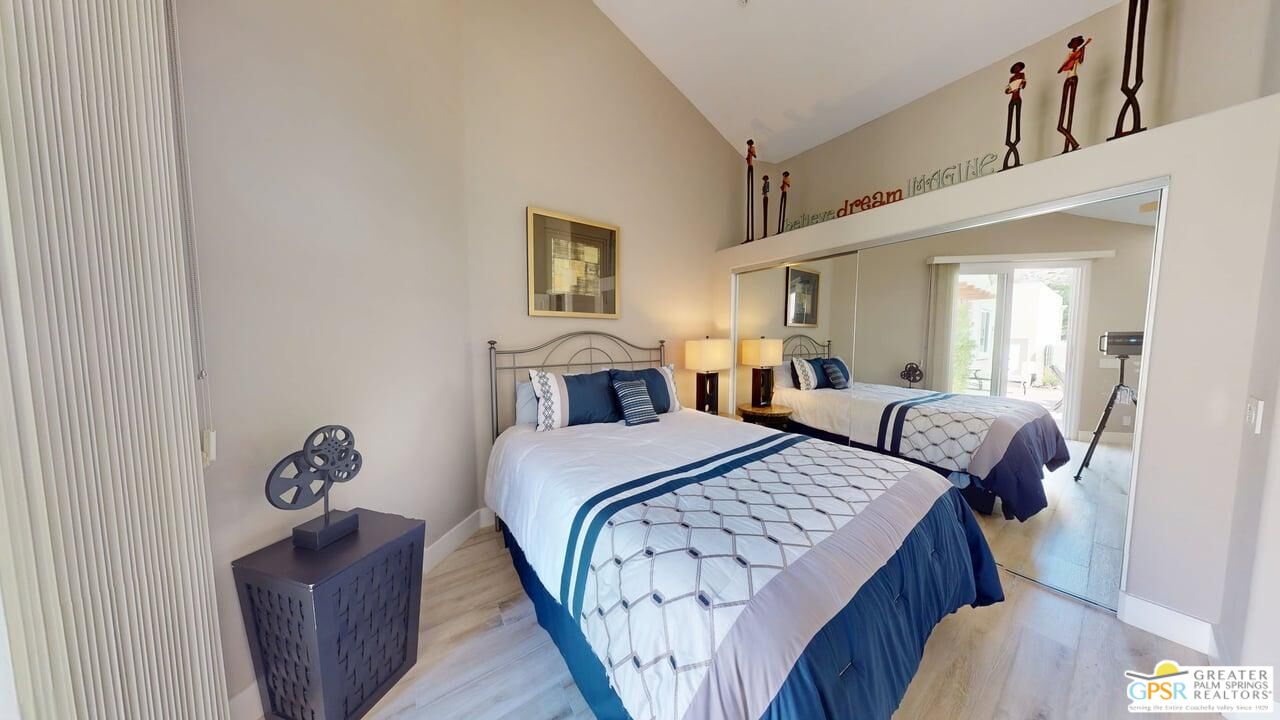 2866 La Cadena Ct