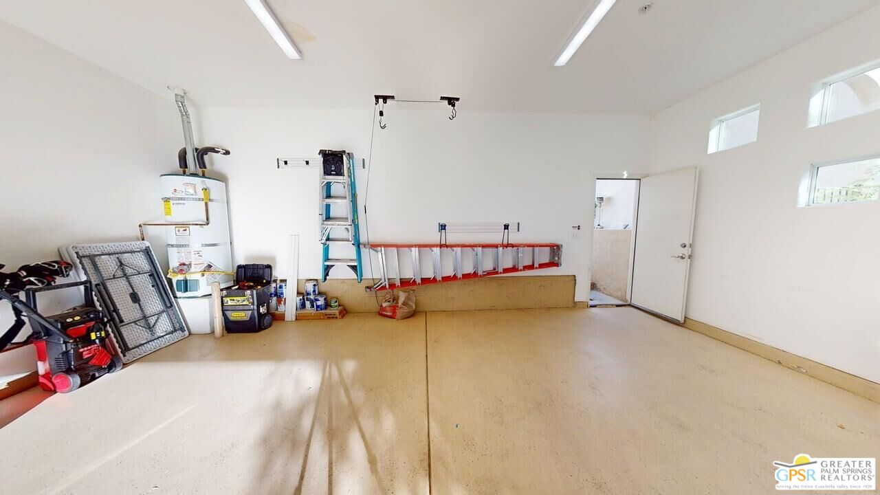 2866 La Cadena Ct
