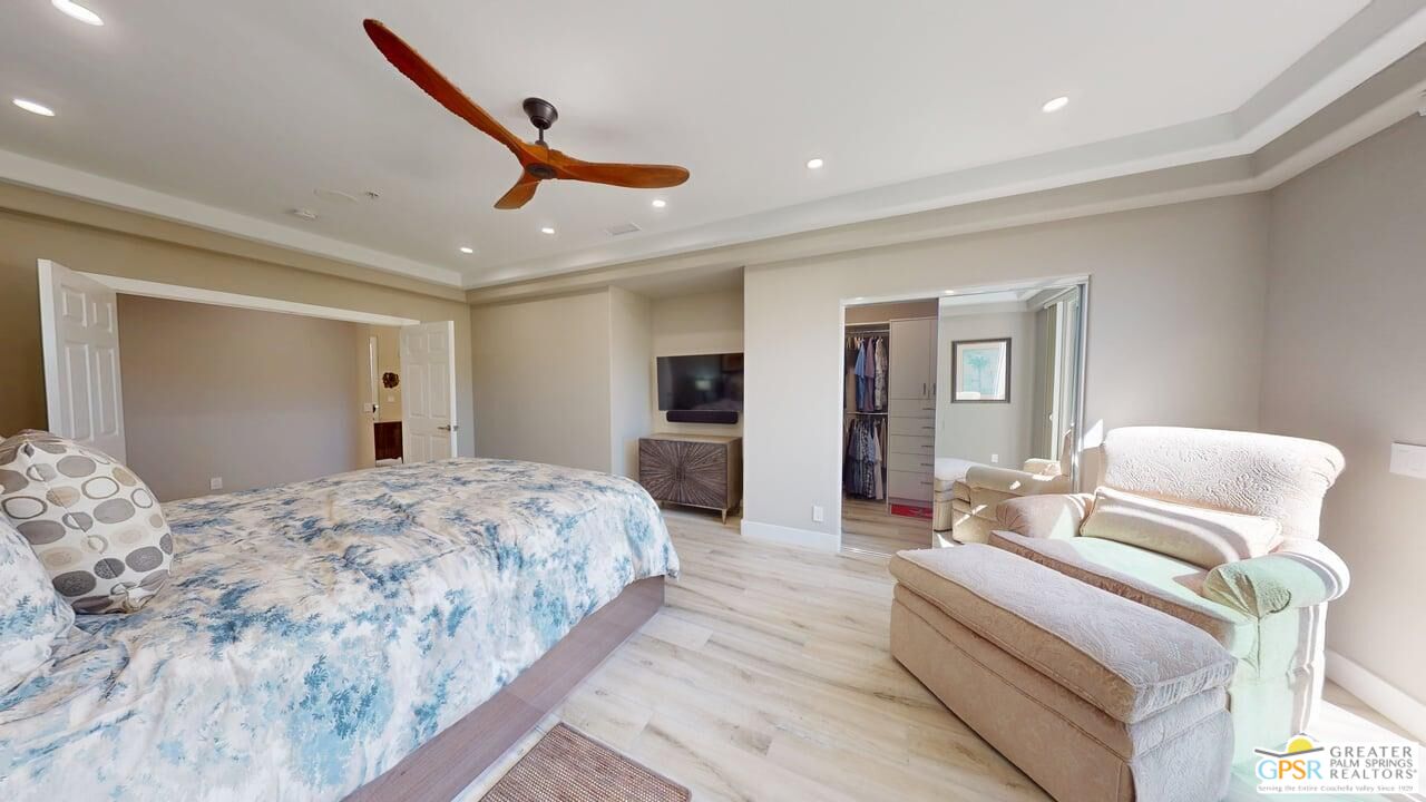 2866 La Cadena Ct