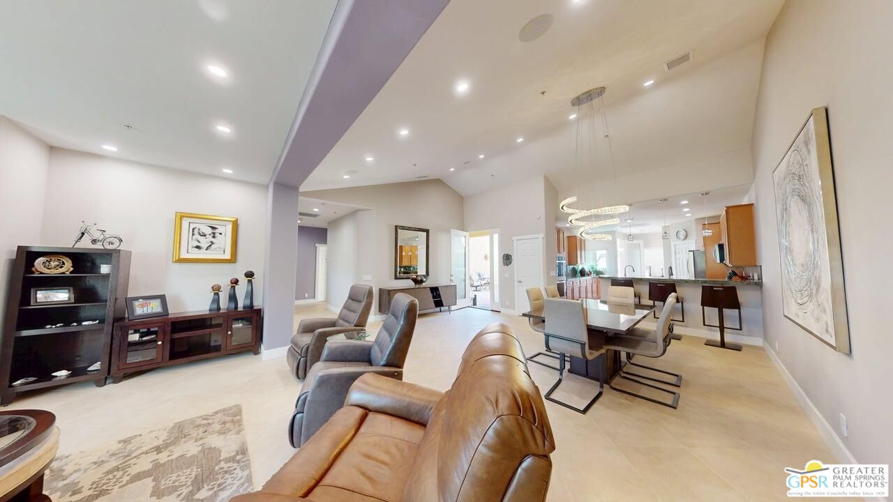 2866 La Cadena Ct
