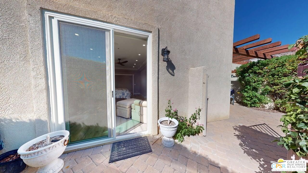 2866 La Cadena Ct