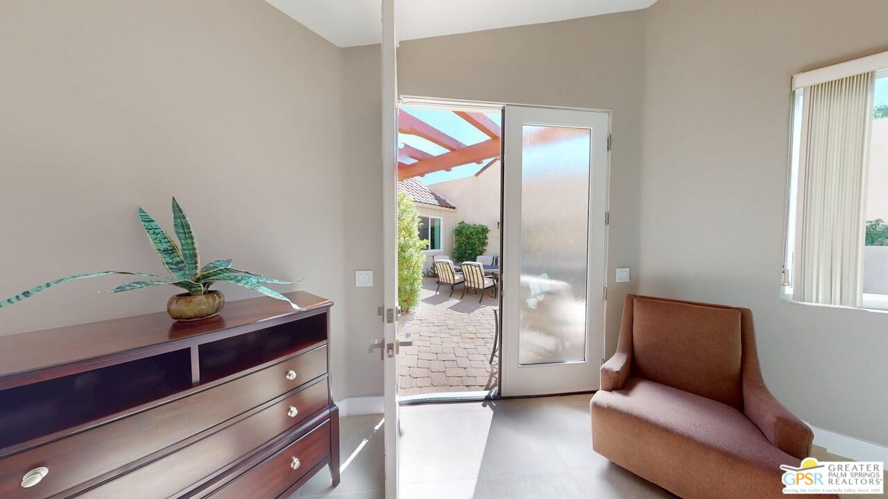 2866 La Cadena Ct