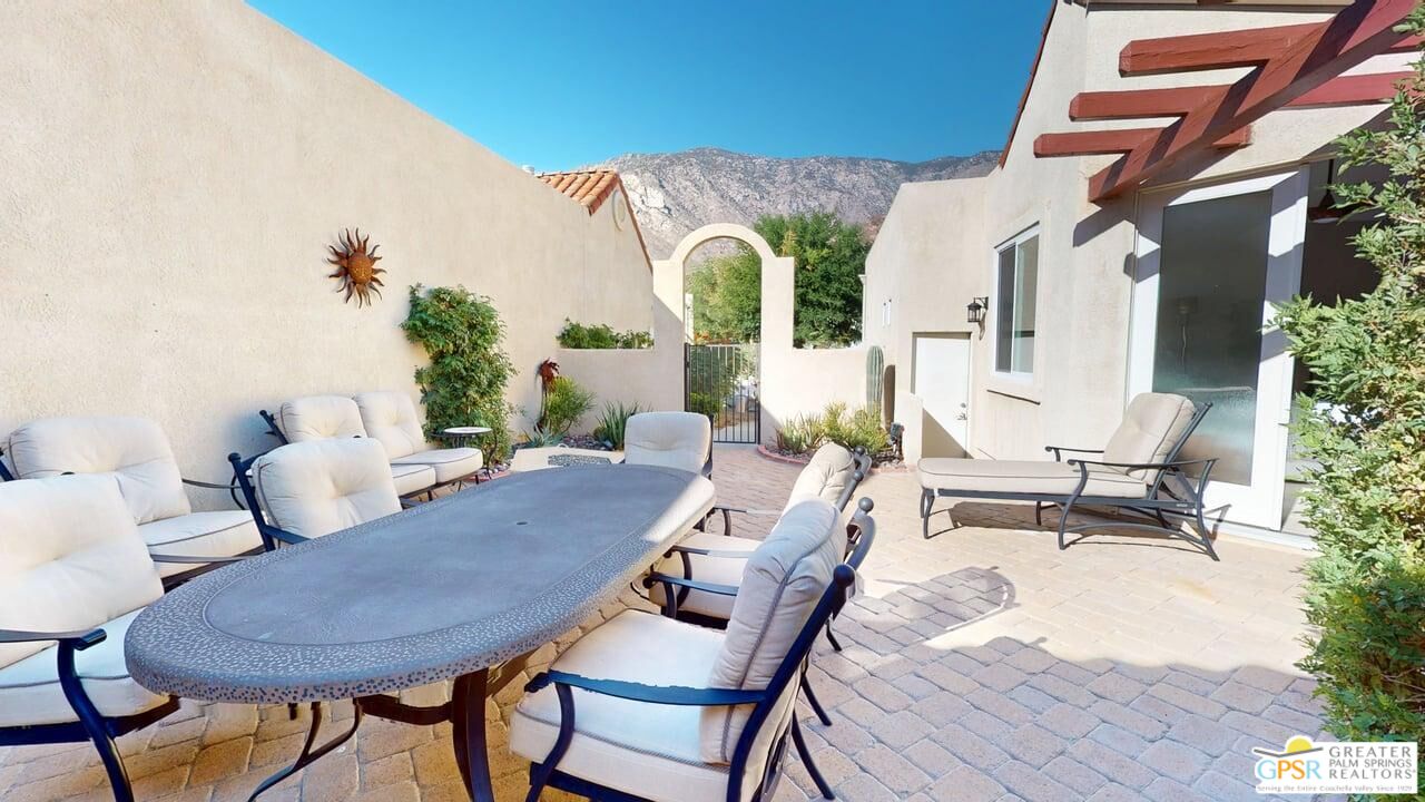 2866 La Cadena Ct