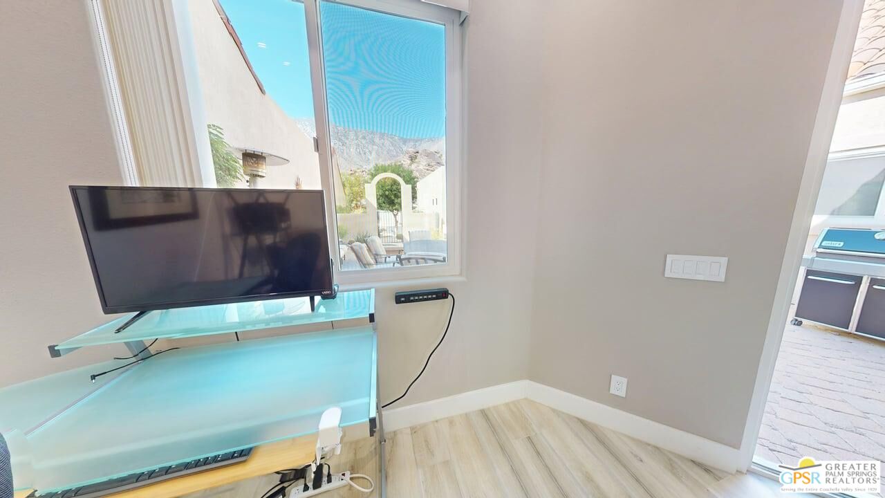 2866 La Cadena Ct