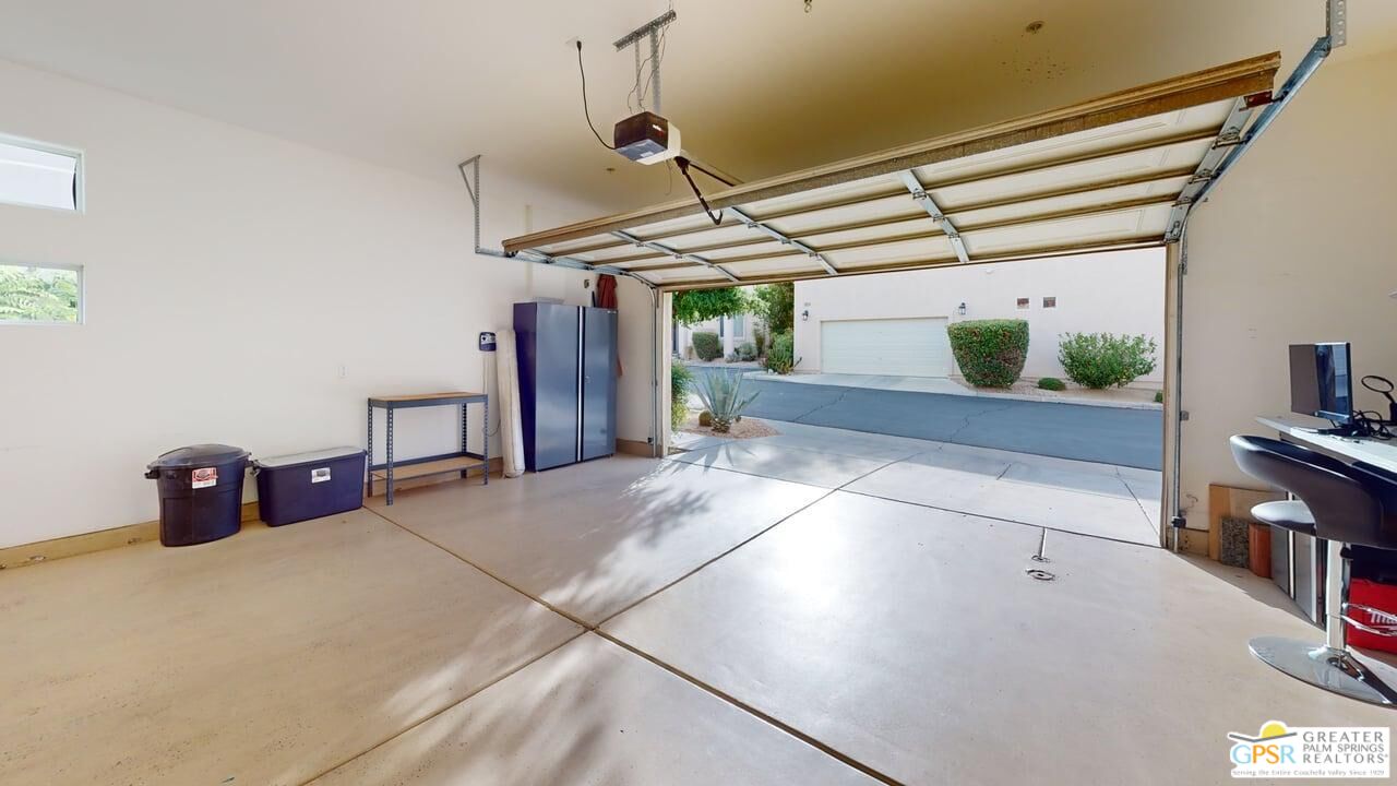 2866 La Cadena Ct
