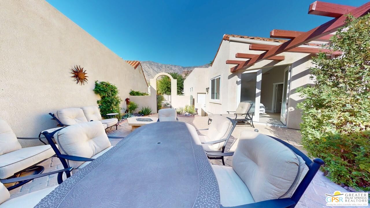 2866 La Cadena Ct