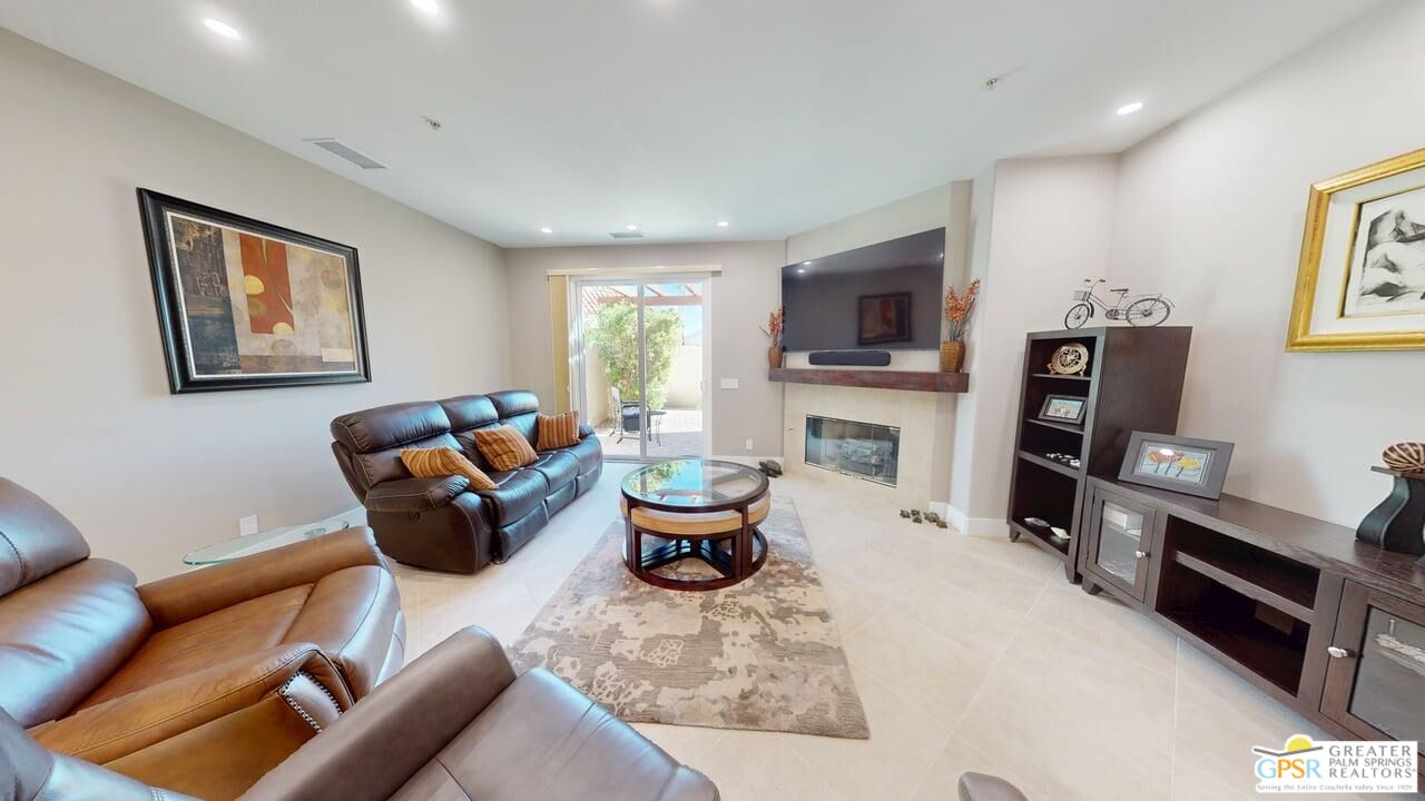 2866 La Cadena Ct
