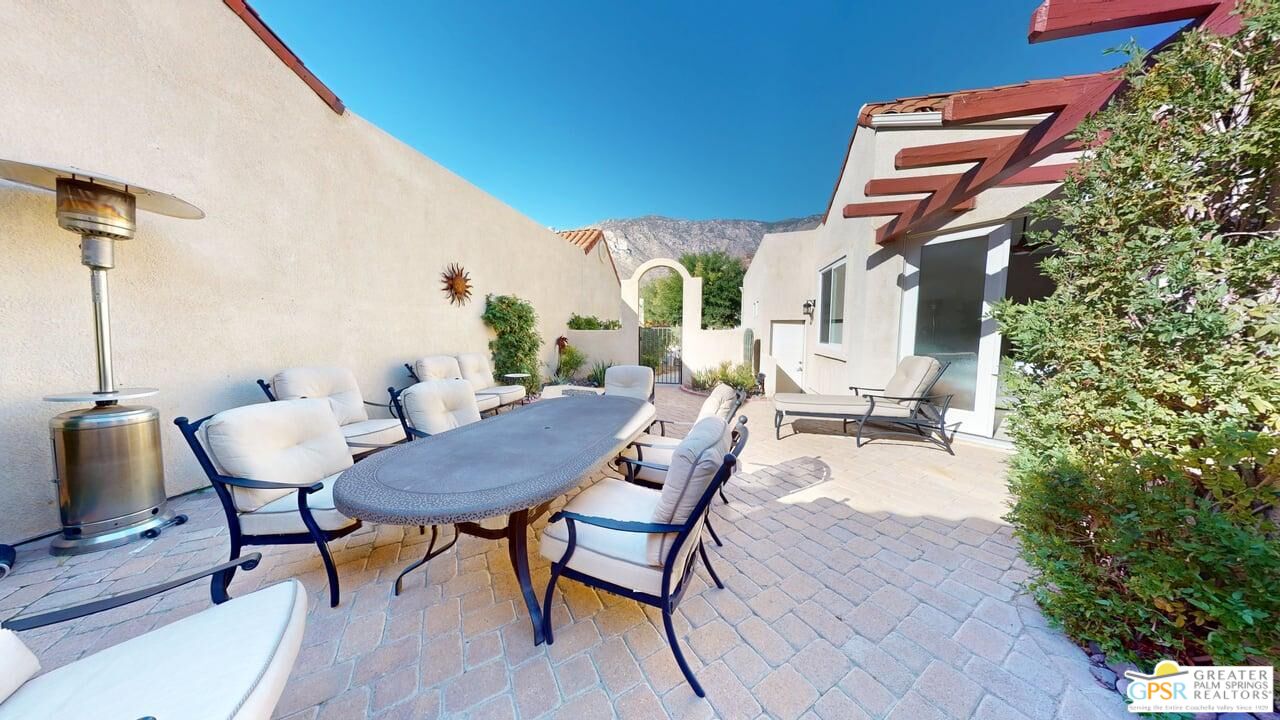 2866 La Cadena Ct