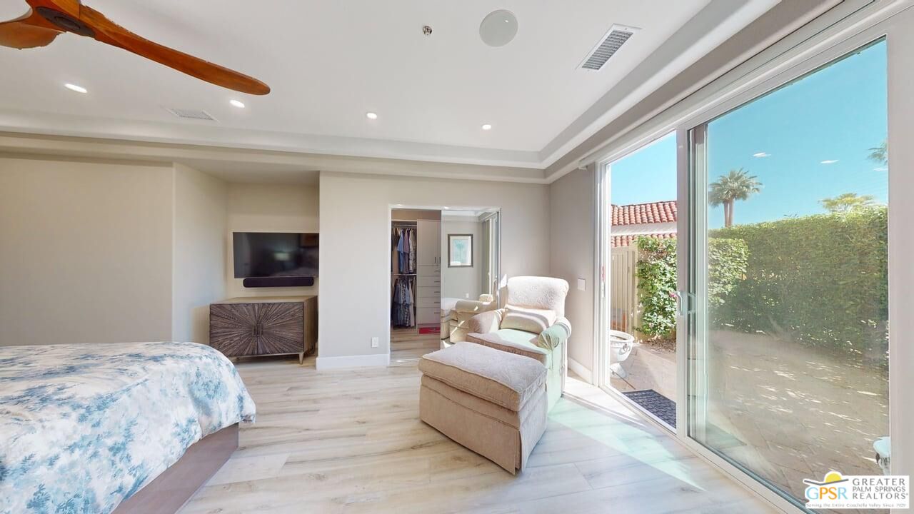 2866 La Cadena Ct