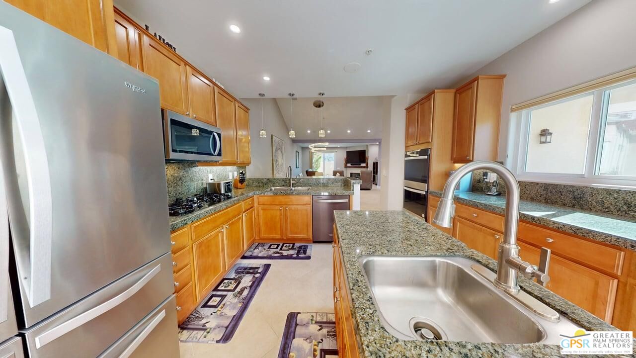 2866 La Cadena Ct