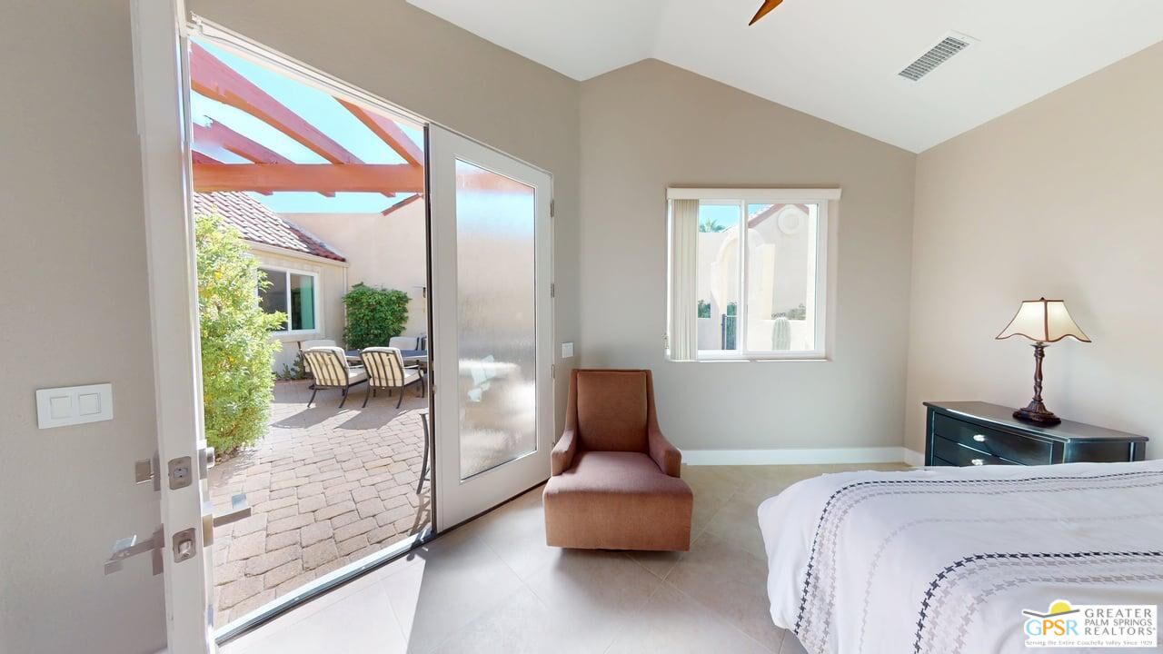 2866 La Cadena Ct