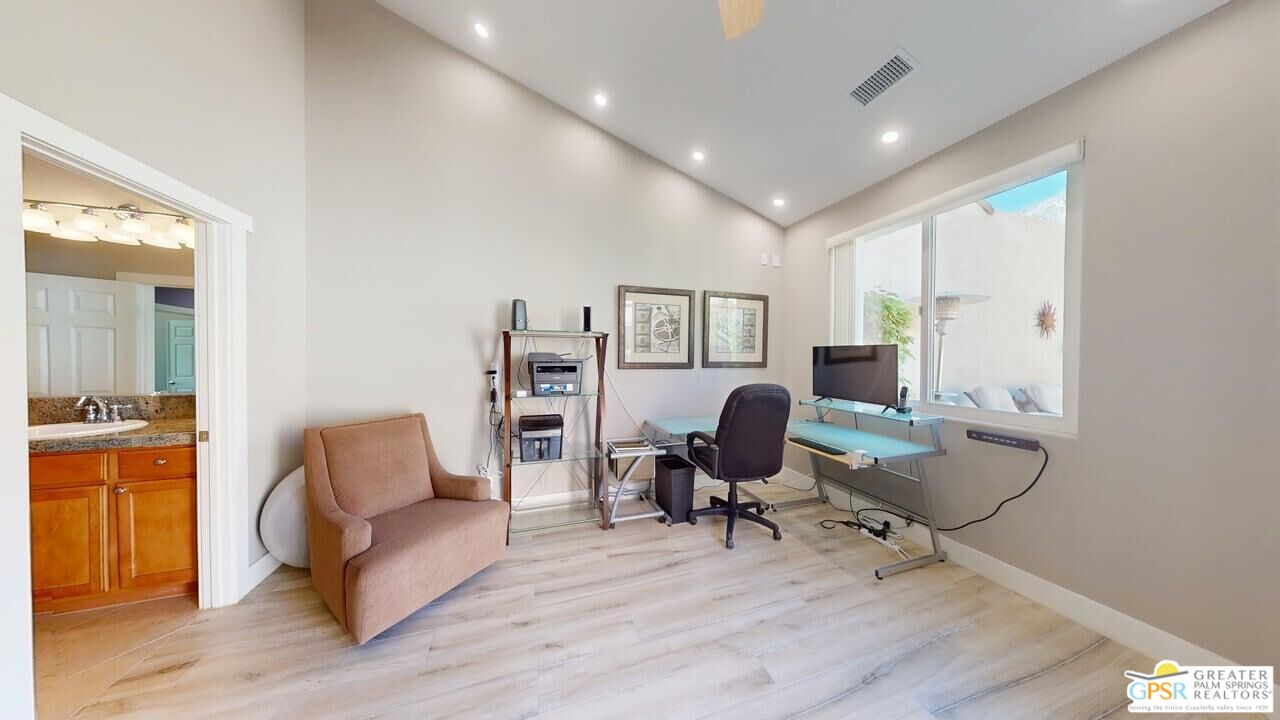 2866 La Cadena Ct