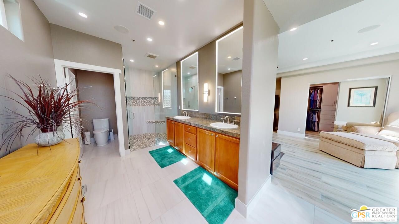 2866 La Cadena Ct