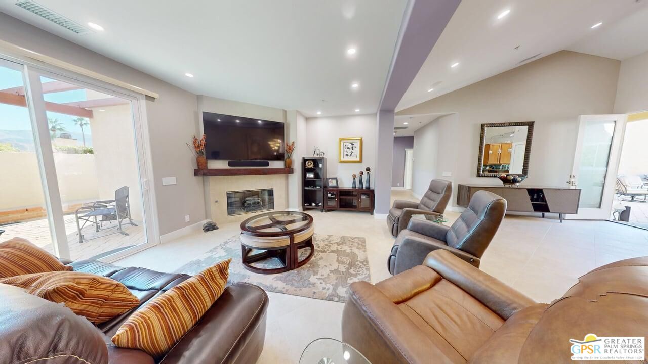 2866 La Cadena Ct