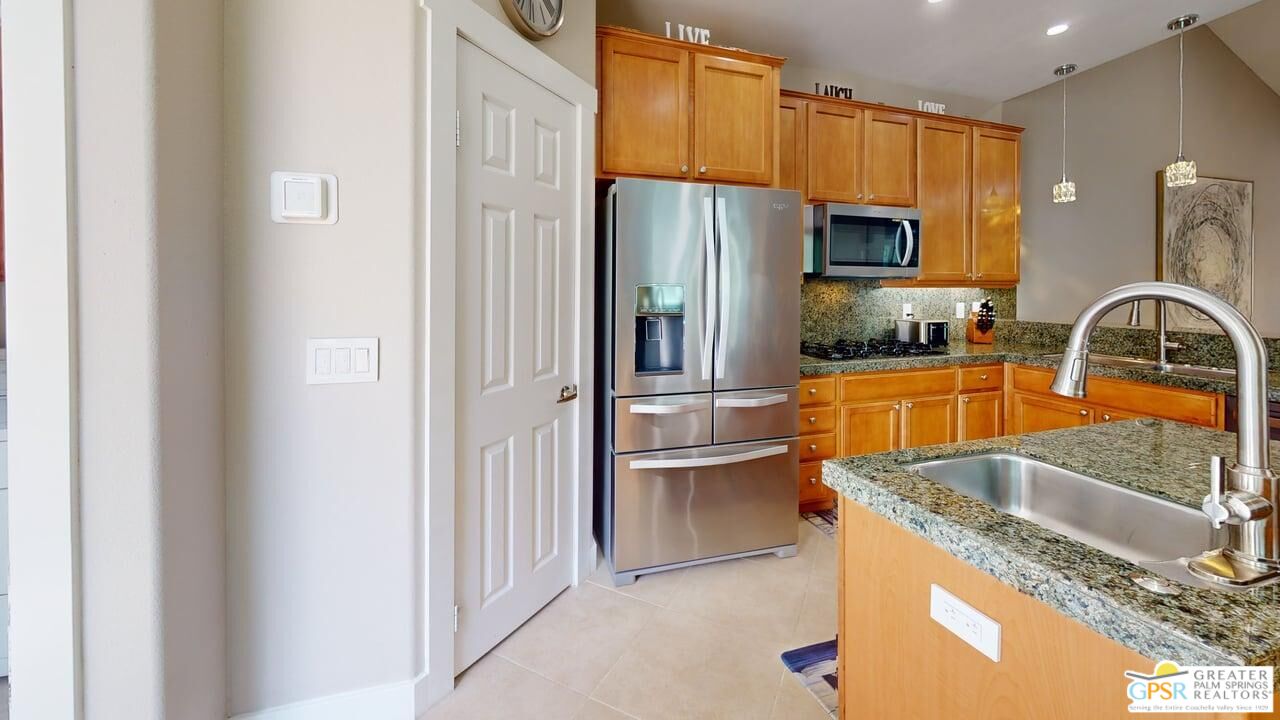2866 La Cadena Ct