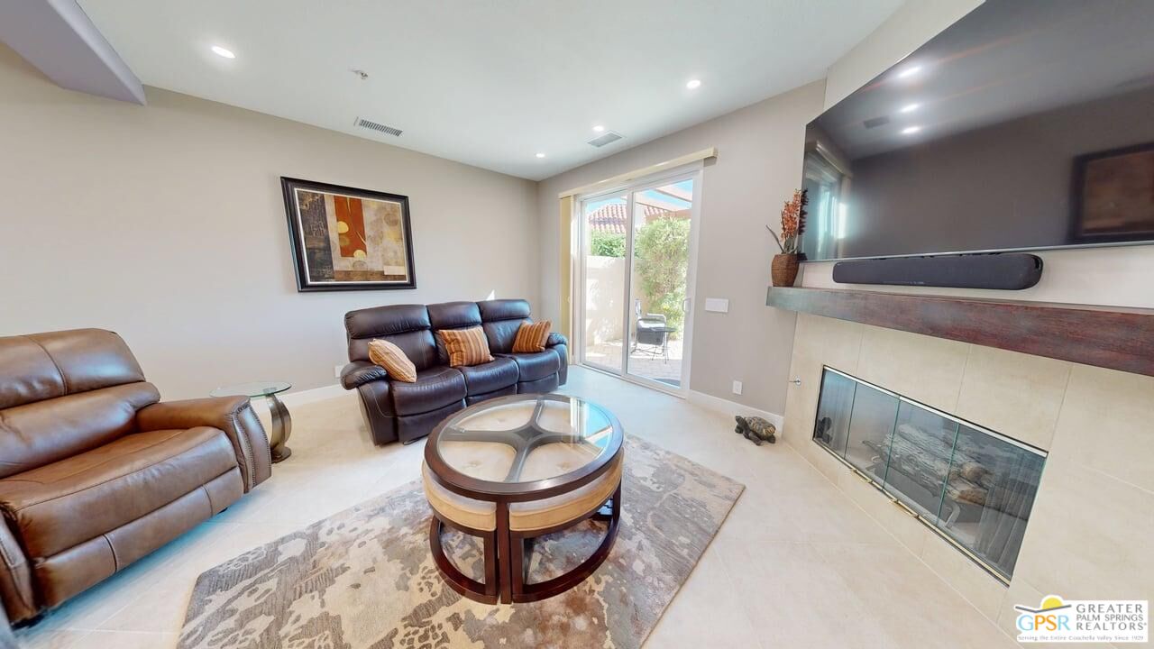 2866 La Cadena Ct