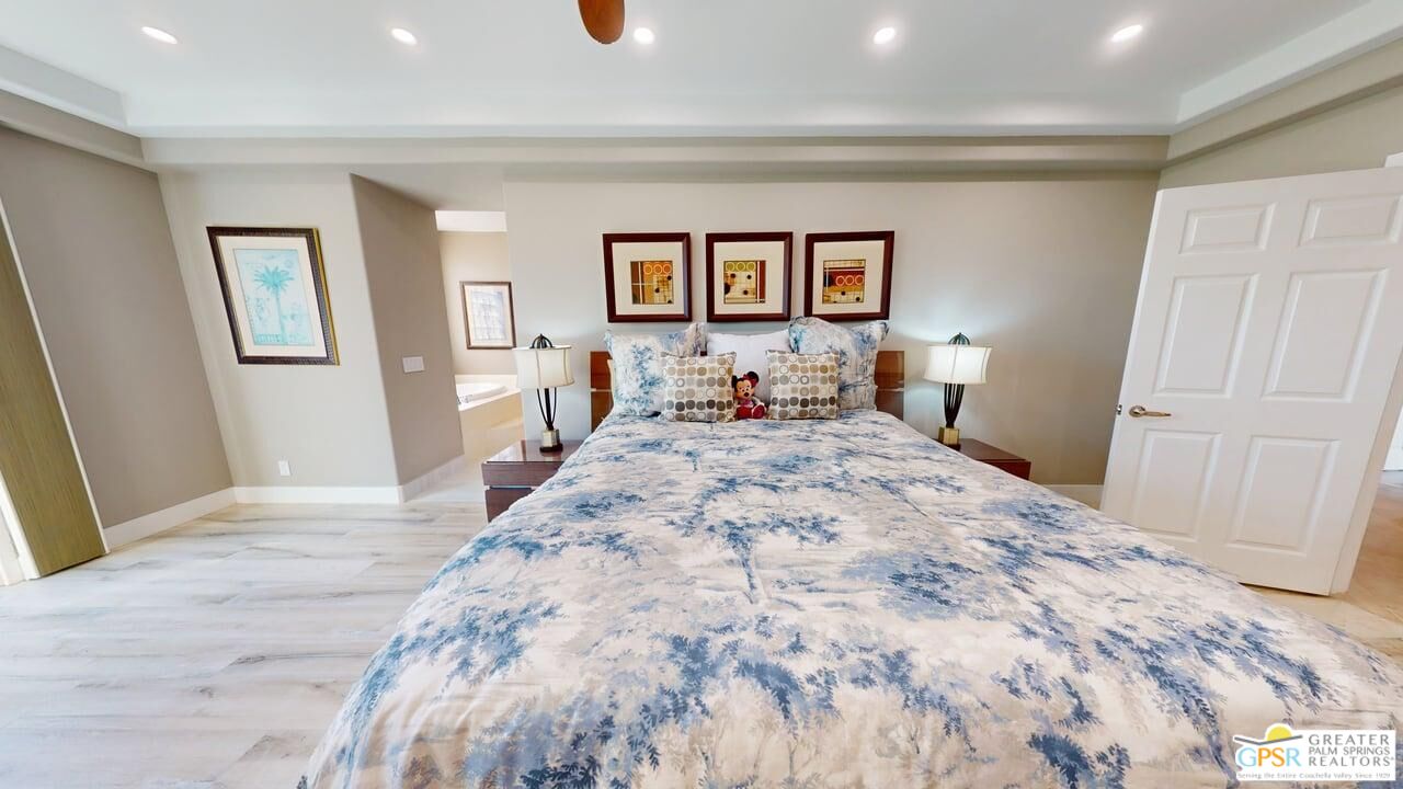 2866 La Cadena Ct