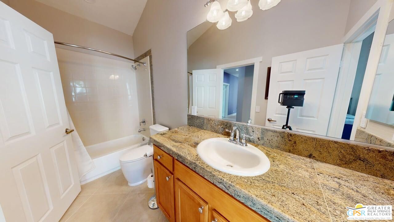 2866 La Cadena Ct