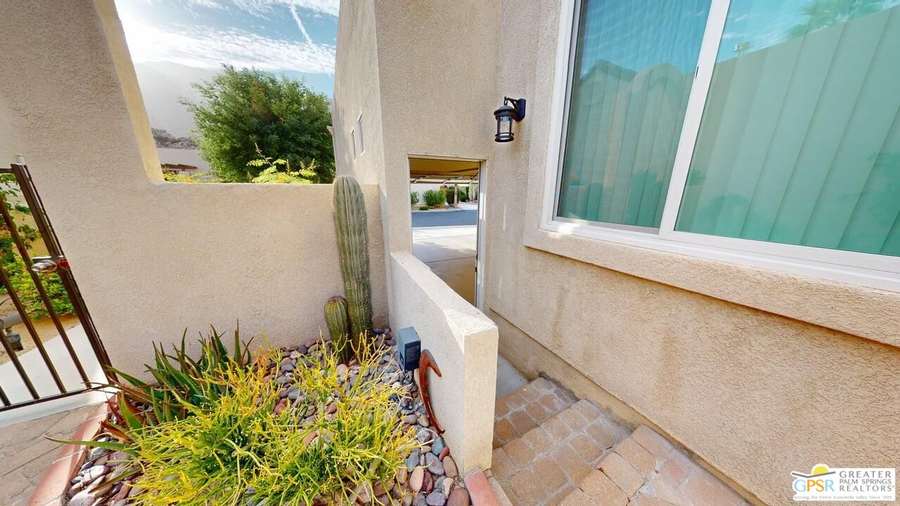 2866 La Cadena Ct
